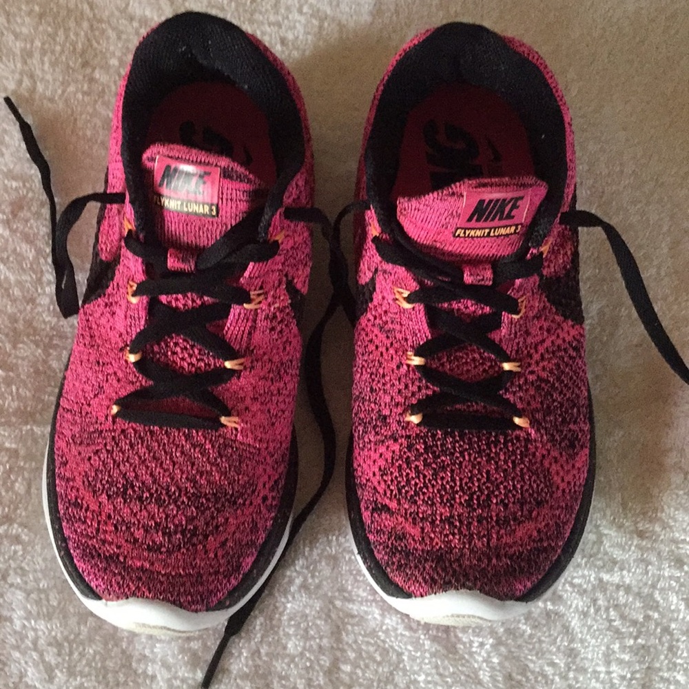 Nike tennis shoes
